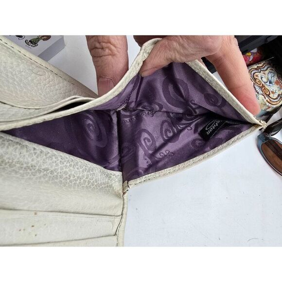 Brighton White Leather Floral Embossed Womens Wallet With Heart Detail & Multipl - Picture 3 of 7